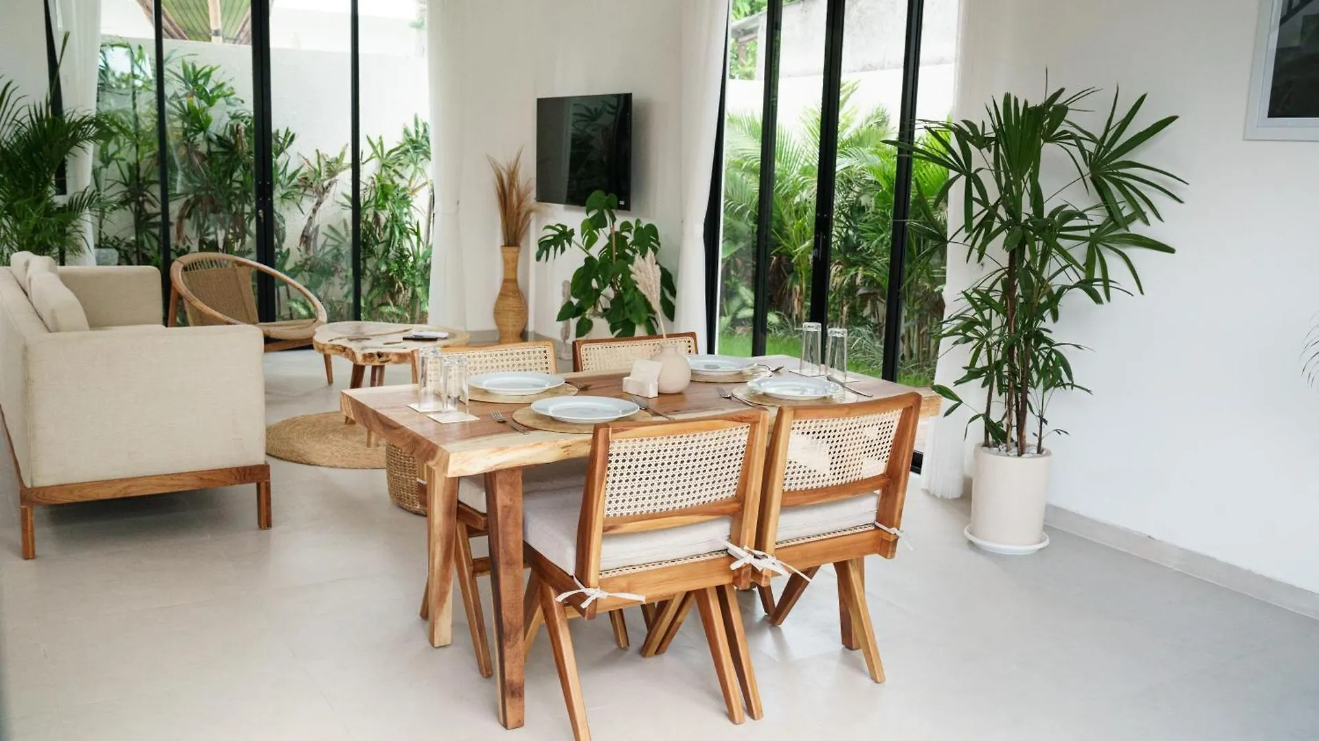 Mau Villa - 2Br Villa In Berawa 캉구