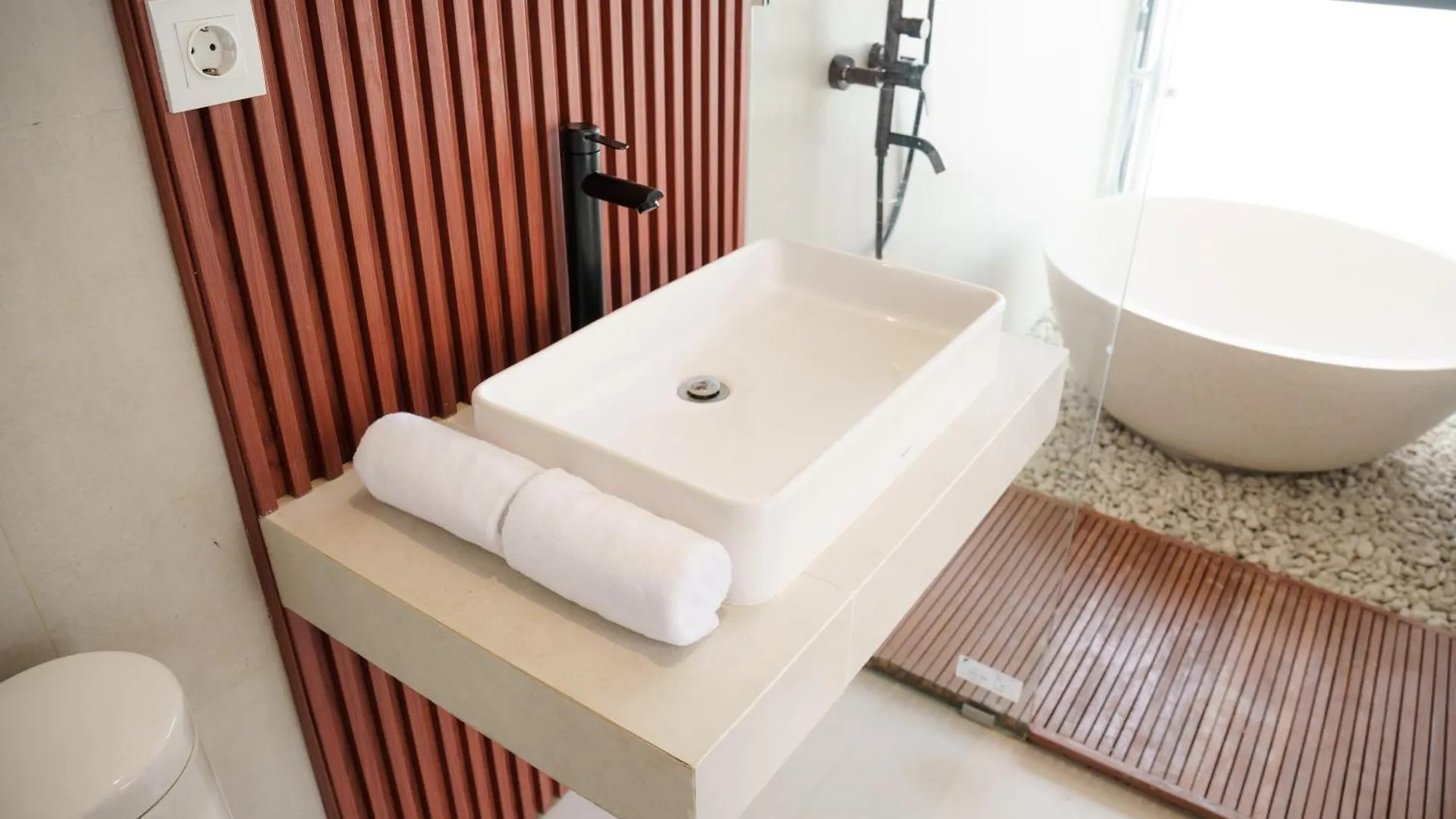 Mau Villa - 2Br Villa In Berawa Canggu